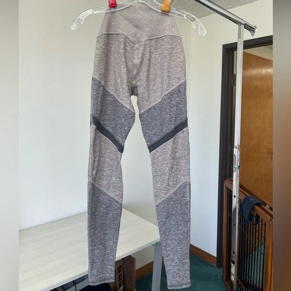 ALO GREY MULTI COLORED LEGGINGS Sz XS - Picture 6 of 6